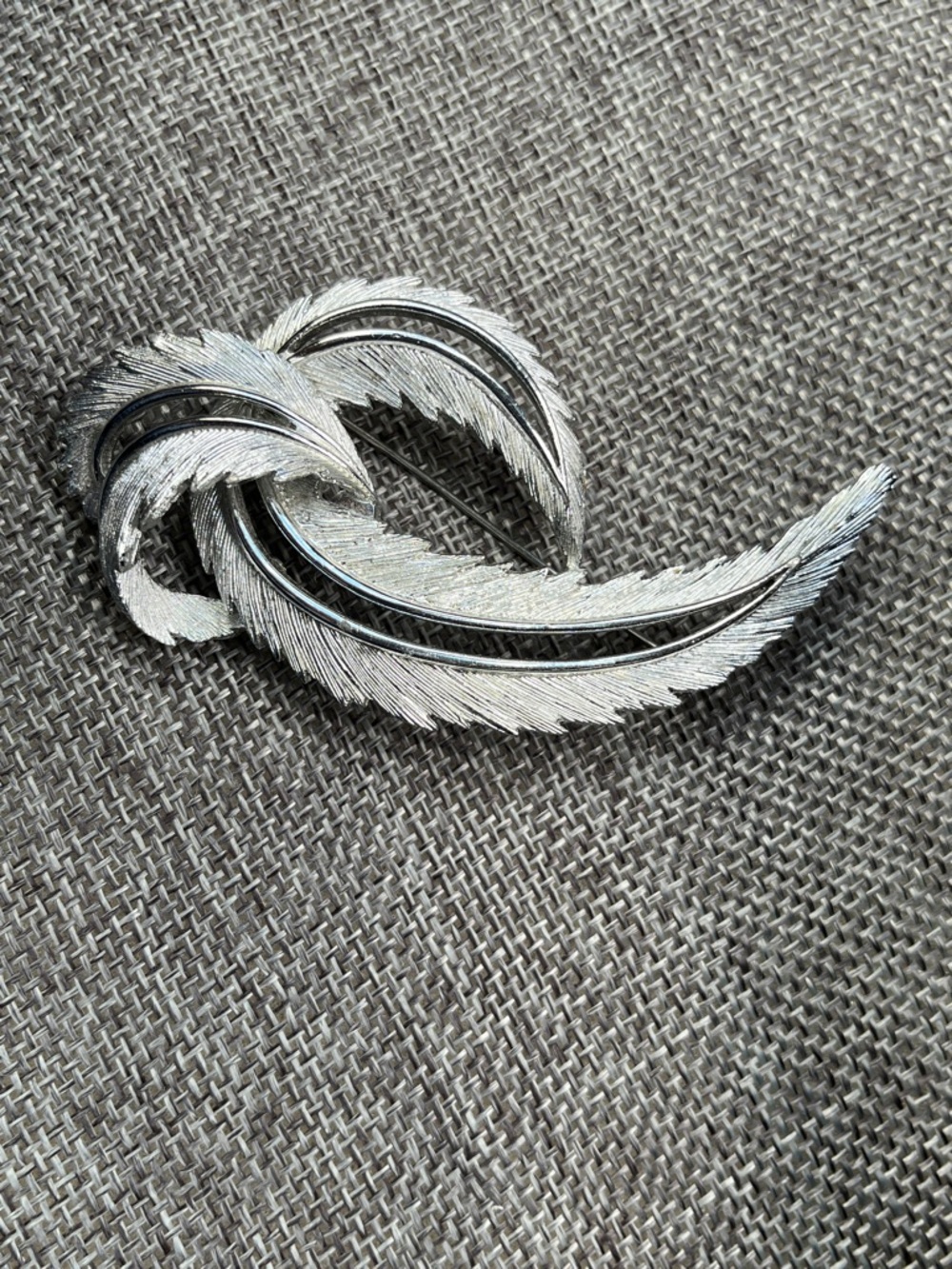 VTG 1960’s Sarah Coventry Silver-Tone Feather Brooch